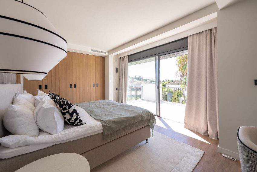 R5152798-Villa-For-Sale-Nueva-Andalucia-Detached-4-Beds-294-Built-17
