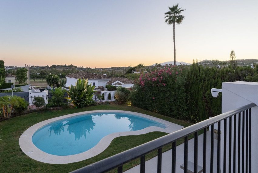 R5152798-Villa-For-Sale-Nueva-Andalucia-Detached-4-Beds-294-Built-2