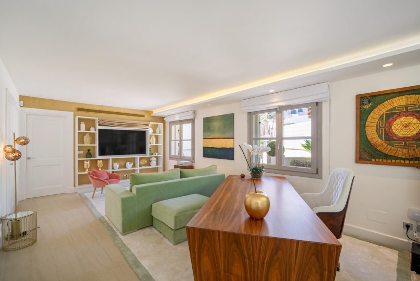 R5153119-Villa-For-Sale-Aloha-Detached-6-Beds-702-Built-6