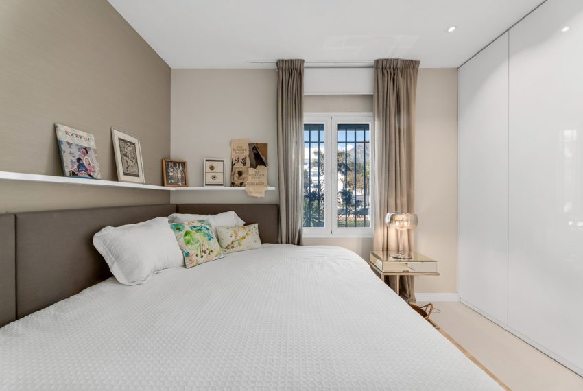R5153197-Apartment-For-Sale-The-Golden-Mile-Middle-Floor-3-Beds-175-Built-14