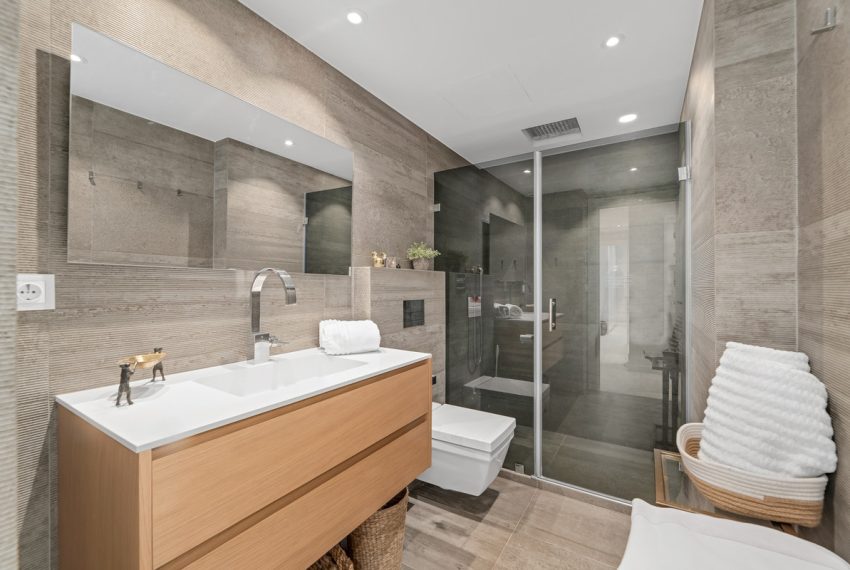 R5153197-Apartment-For-Sale-The-Golden-Mile-Middle-Floor-3-Beds-175-Built-15
