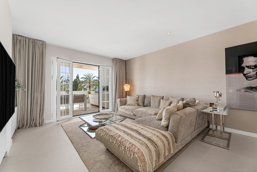 R5153197-Apartment-For-Sale-The-Golden-Mile-Middle-Floor-3-Beds-175-Built-2