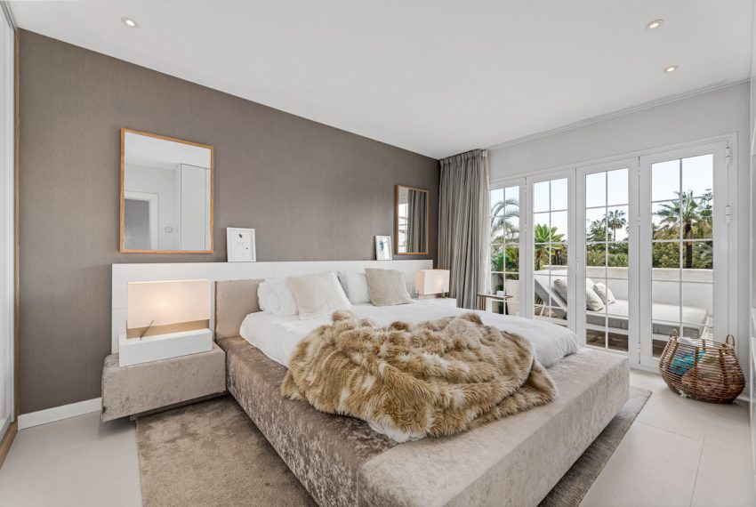 R5153197-Apartment-For-Sale-The-Golden-Mile-Middle-Floor-3-Beds-175-Built-5