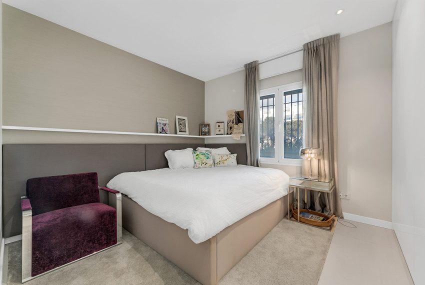 R5153197-Apartment-For-Sale-The-Golden-Mile-Middle-Floor-3-Beds-175-Built-7
