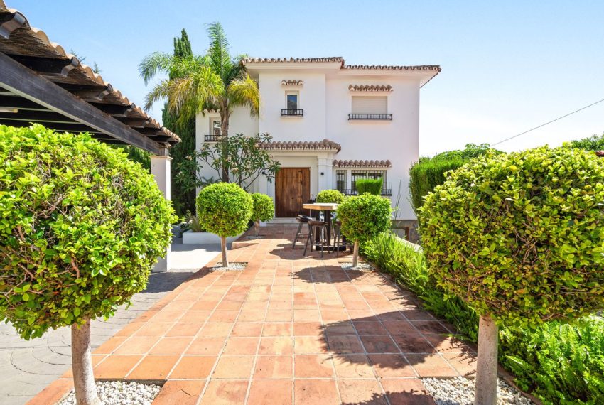 R5153674-Villa-For-Sale-Nueva-Andalucia-Detached-5-Beds-222-Built-1