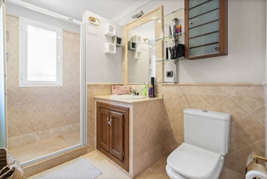 R5153674-Villa-For-Sale-Nueva-Andalucia-Detached-5-Beds-222-Built-11