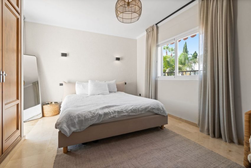 R5153674-Villa-For-Sale-Nueva-Andalucia-Detached-5-Beds-222-Built-12