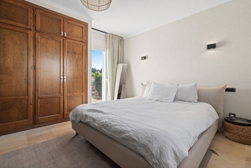 R5153674-Villa-For-Sale-Nueva-Andalucia-Detached-5-Beds-222-Built-13