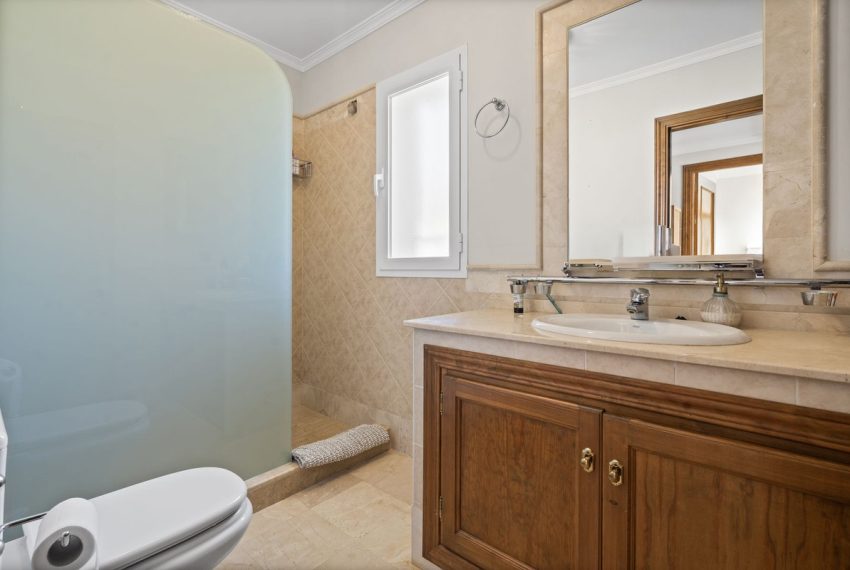 R5153674-Villa-For-Sale-Nueva-Andalucia-Detached-5-Beds-222-Built-14