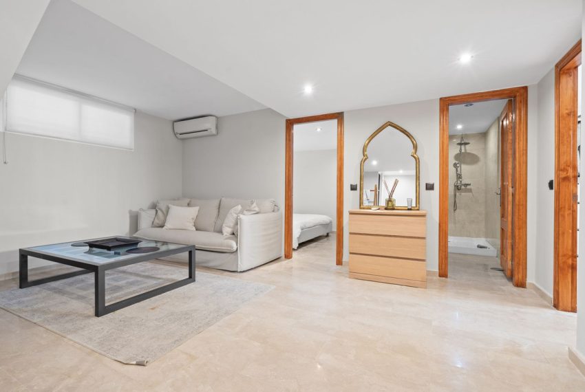R5153674-Villa-For-Sale-Nueva-Andalucia-Detached-5-Beds-222-Built-17