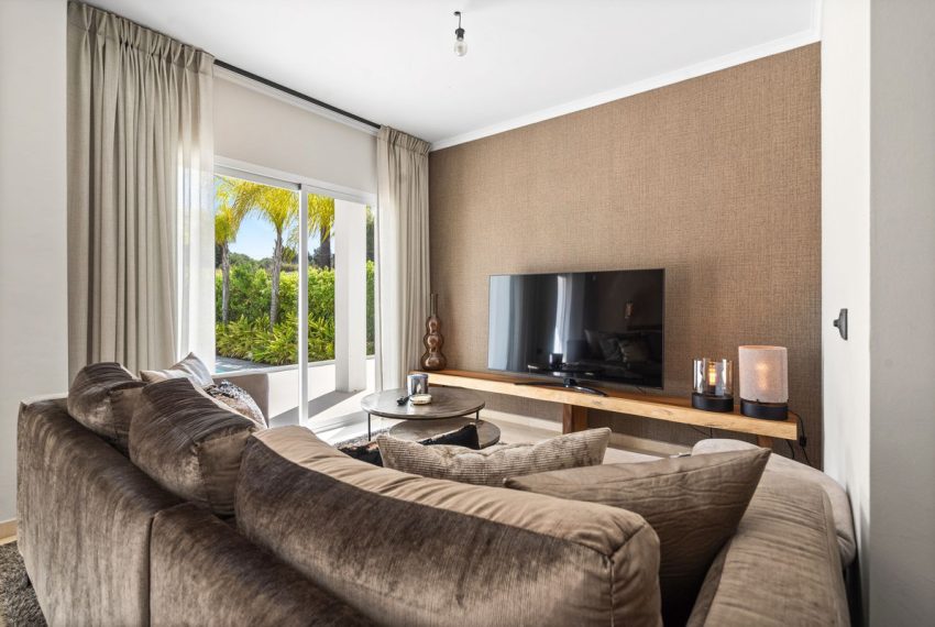 R5153674-Villa-For-Sale-Nueva-Andalucia-Detached-5-Beds-222-Built-2