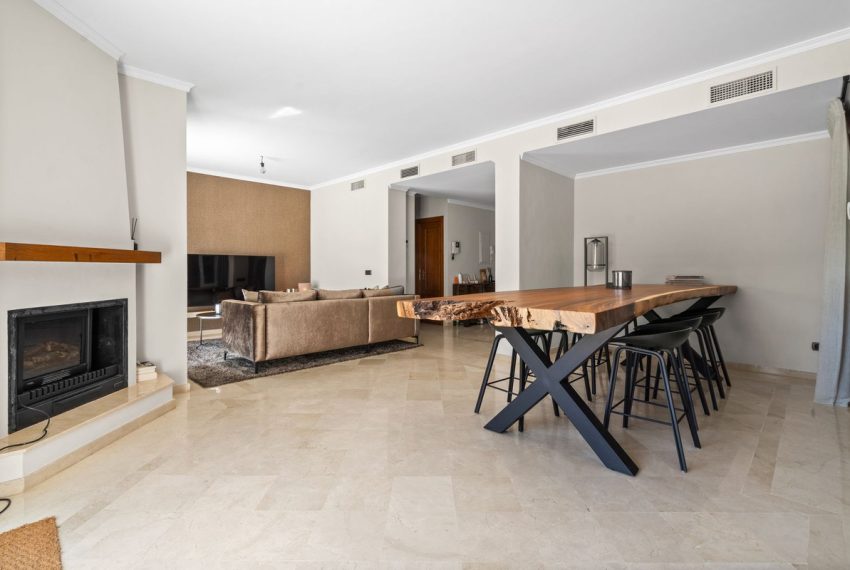 R5153674-Villa-For-Sale-Nueva-Andalucia-Detached-5-Beds-222-Built-3