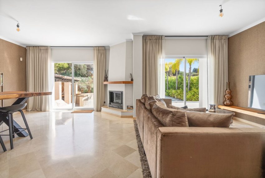 R5153674-Villa-For-Sale-Nueva-Andalucia-Detached-5-Beds-222-Built-4