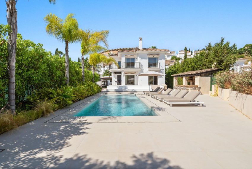 R5153674-Villa-For-Sale-Nueva-Andalucia-Detached-5-Beds-222-Built