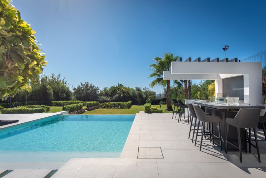 R5155951-Villa-For-Sale-Estepona-Detached-6-Beds-383-Built-1