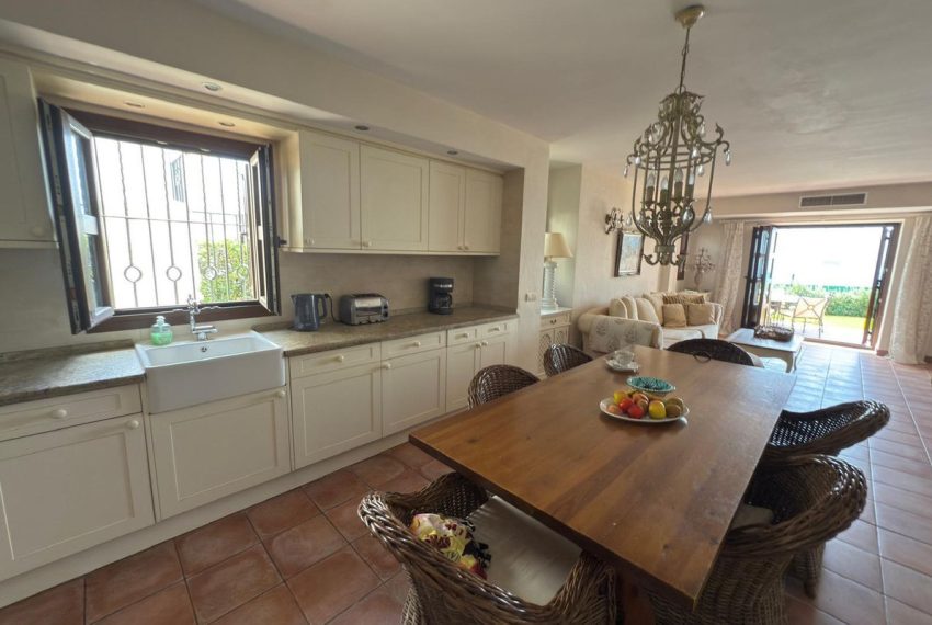 R5156122-Villa-For-Sale-Estepona-Semi-Detached-5-Beds-190-Built-14