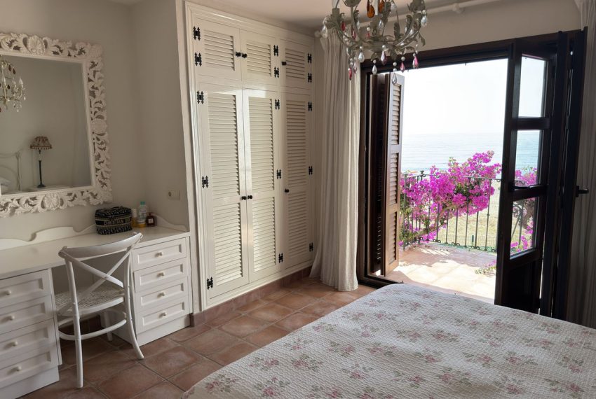R5156122-Villa-For-Sale-Estepona-Semi-Detached-5-Beds-190-Built-5