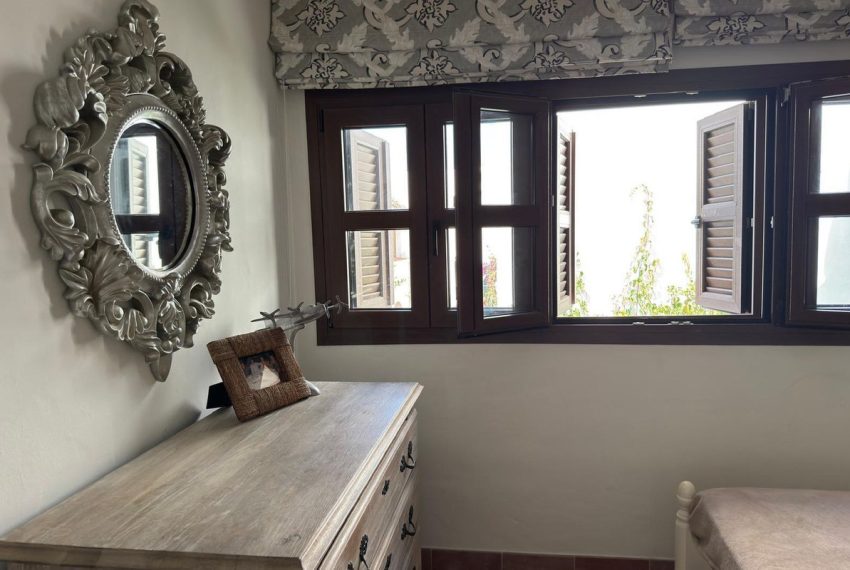 R5156122-Villa-For-Sale-Estepona-Semi-Detached-5-Beds-190-Built-8