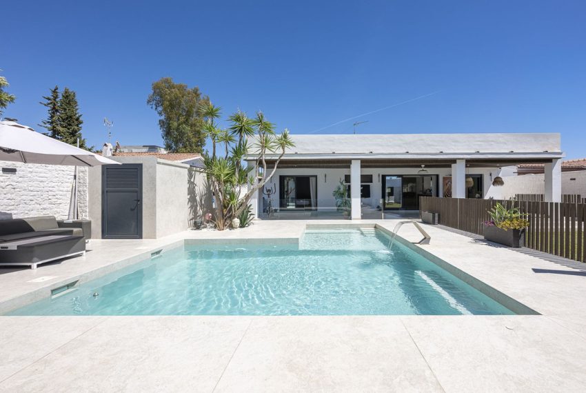 R5156197-Villa-For-Sale-Estepona-Detached-3-Beds-260-Built-1