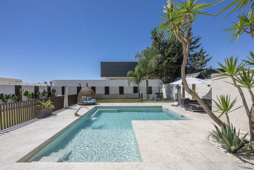 R5156197-Villa-For-Sale-Estepona-Detached-3-Beds-260-Built