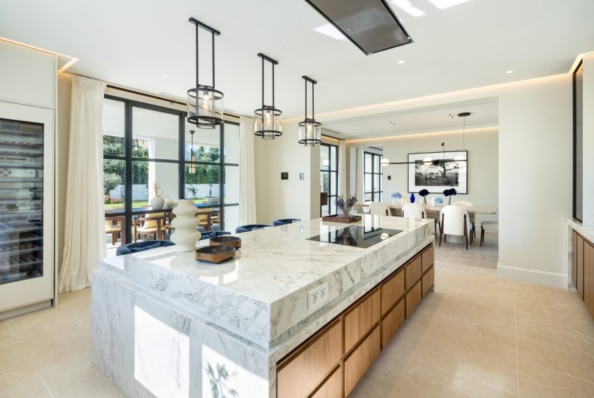 R5156452-Villa-For-Sale-The-Golden-Mile-Detached-6-Beds-1000-Built-1