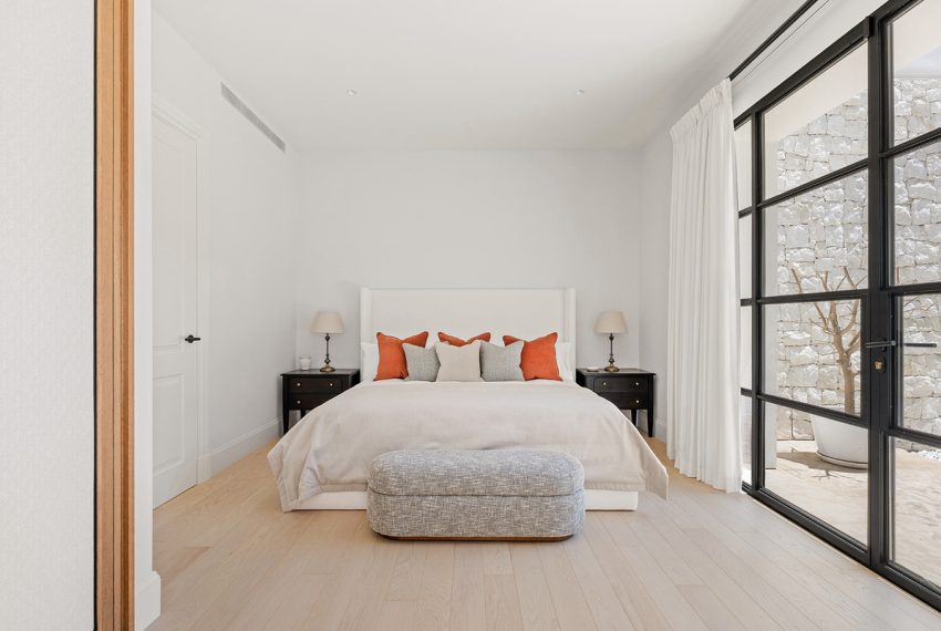 R5156455-Villa-For-Sale-The-Golden-Mile-Detached-6-Beds-1534-Built-17