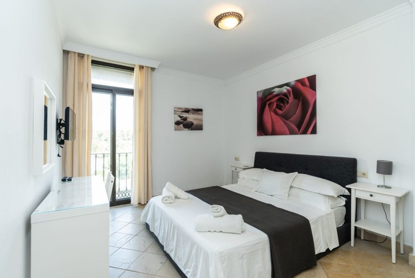 R5156959-Apartment-For-Sale-New-Golden-Mile-Penthouse-2-Beds-144-Built-3