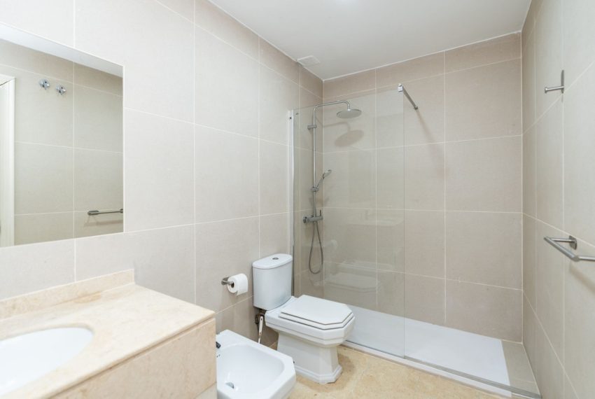 R5156959-Apartment-For-Sale-New-Golden-Mile-Penthouse-2-Beds-144-Built-4