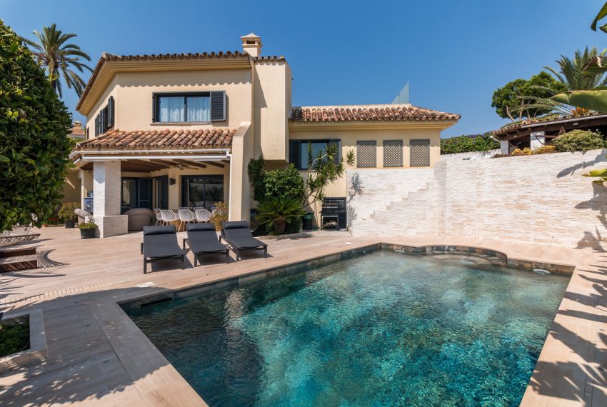 R5157496-Villa-For-Sale-Nueva-Andalucia-Detached-4-Beds-410-Built