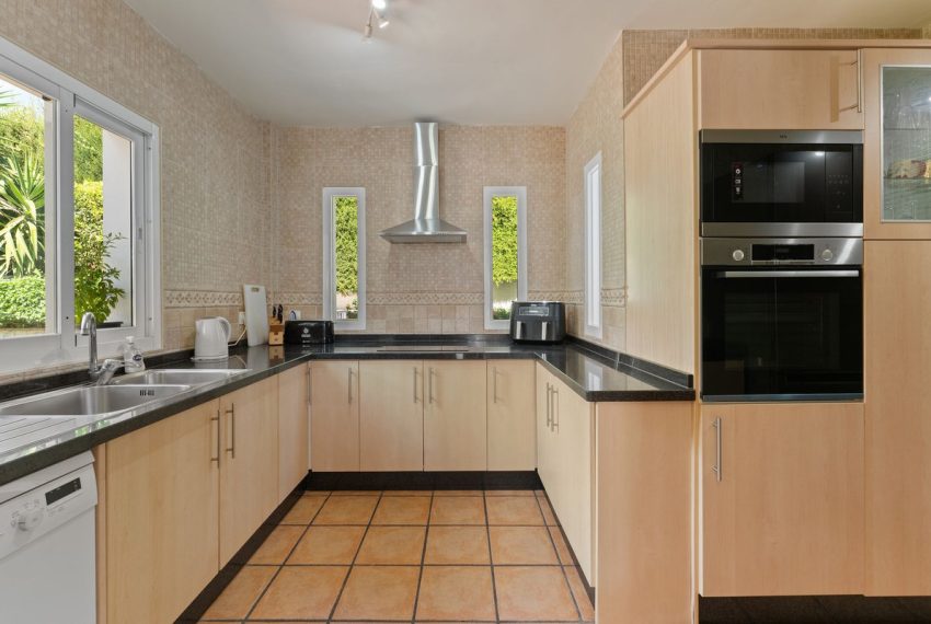 R5159266-Villa-For-Sale-Coin-Detached-4-Beds-223-Built-9