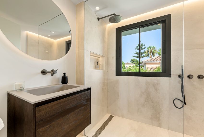 R5159374-Villa-For-Sale-The-Golden-Mile-Detached-5-Beds-734-Built-9