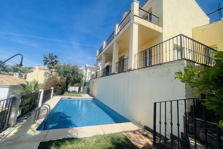 R5159485-Villa-For-Sale-Istan-Detached-2-Beds-203-Built-1