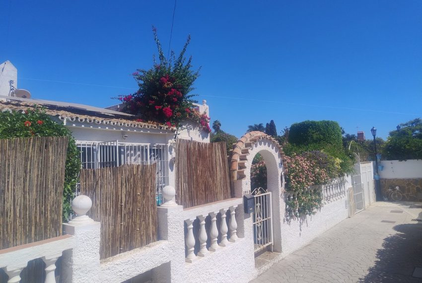 R5159545-Villa-For-Sale-Calahonda-Semi-Detached-4-Beds-100-Built