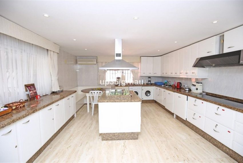 R5159659-Villa-For-Sale-Estepona-Detached-8-Beds-595-Built-18