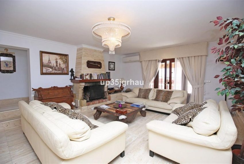 R5159659-Villa-For-Sale-Estepona-Detached-8-Beds-595-Built-4