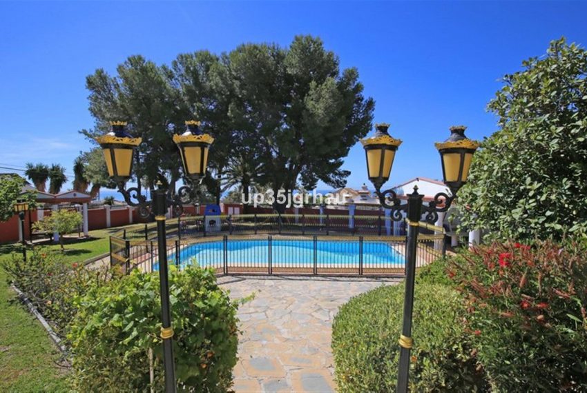 R5159659-Villa-For-Sale-Estepona-Detached-8-Beds-595-Built-7