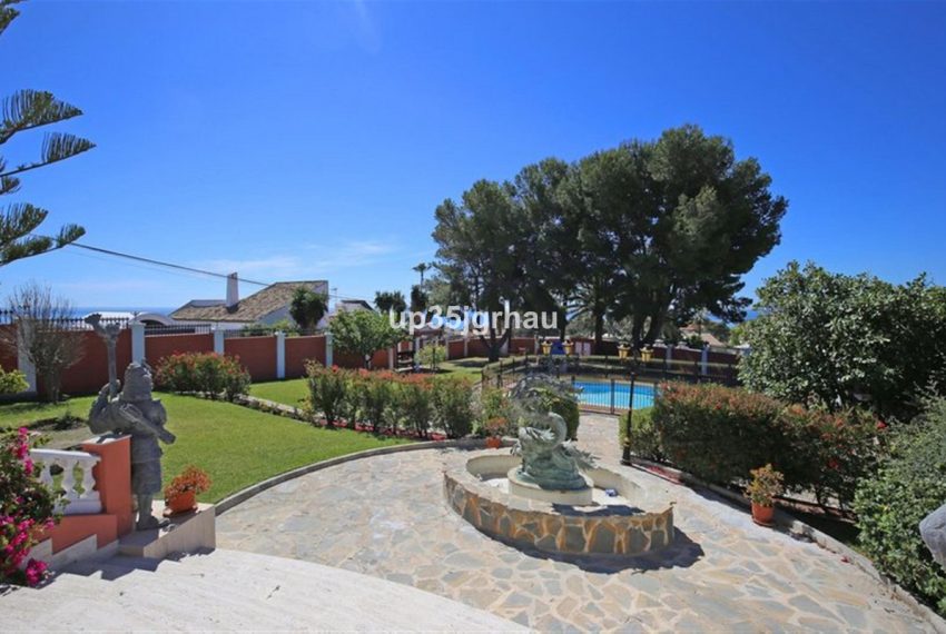 R5159659-Villa-For-Sale-Estepona-Detached-8-Beds-595-Built-8