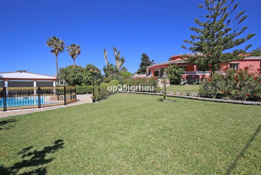 R5159659-Villa-For-Sale-Estepona-Detached-8-Beds-595-Built-9