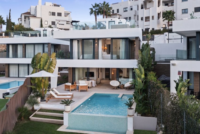 R5159770-Villa-For-Sale-Estepona-Detached-6-Beds-352-Built