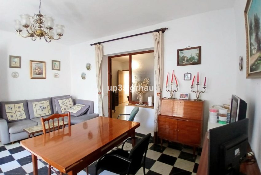 R5160196-Villa-For-Sale-Estepona-Detached-5-Beds-344-Built-8