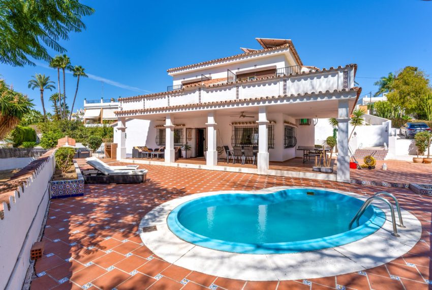 R5160304-Villa-For-Sale-Nueva-Andalucia-Detached-5-Beds-302-Built-1