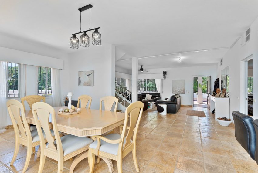 R5160304-Villa-For-Sale-Nueva-Andalucia-Detached-5-Beds-302-Built-4