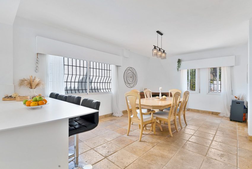 R5160304-Villa-For-Sale-Nueva-Andalucia-Detached-5-Beds-302-Built-7