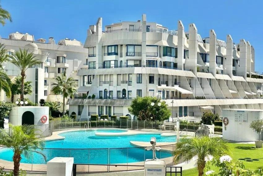 R5160826-Apartment-For-Sale-The-Golden-Mile-Middle-Floor-2-Beds-125-Built