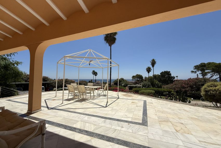 R5160958-Villa-For-Sale-Estepona-Detached-4-Beds-340-Built-1