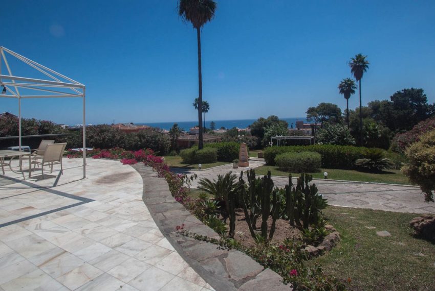R5160958-Villa-For-Sale-Estepona-Detached-4-Beds-340-Built