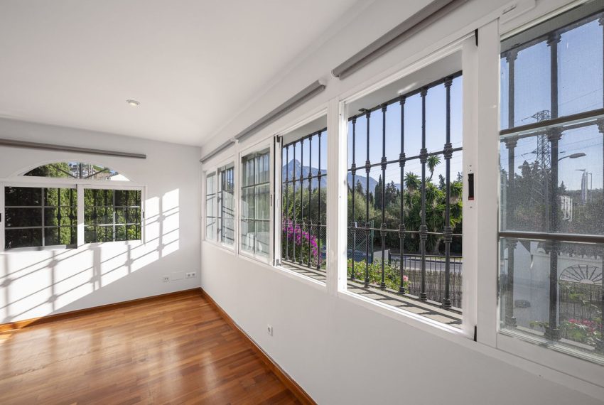 R5161273-Villa-For-Sale-Nueva-Andalucia-Semi-Detached-4-Beds-215-Built-10
