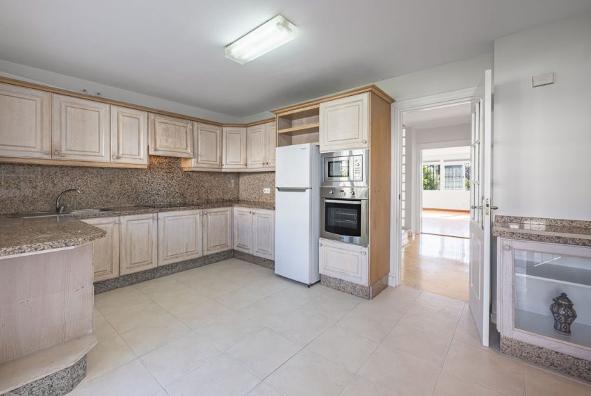 R5161273-Villa-For-Sale-Nueva-Andalucia-Semi-Detached-4-Beds-215-Built-12
