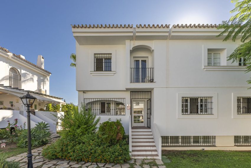 R5161273-Villa-For-Sale-Nueva-Andalucia-Semi-Detached-4-Beds-215-Built-15