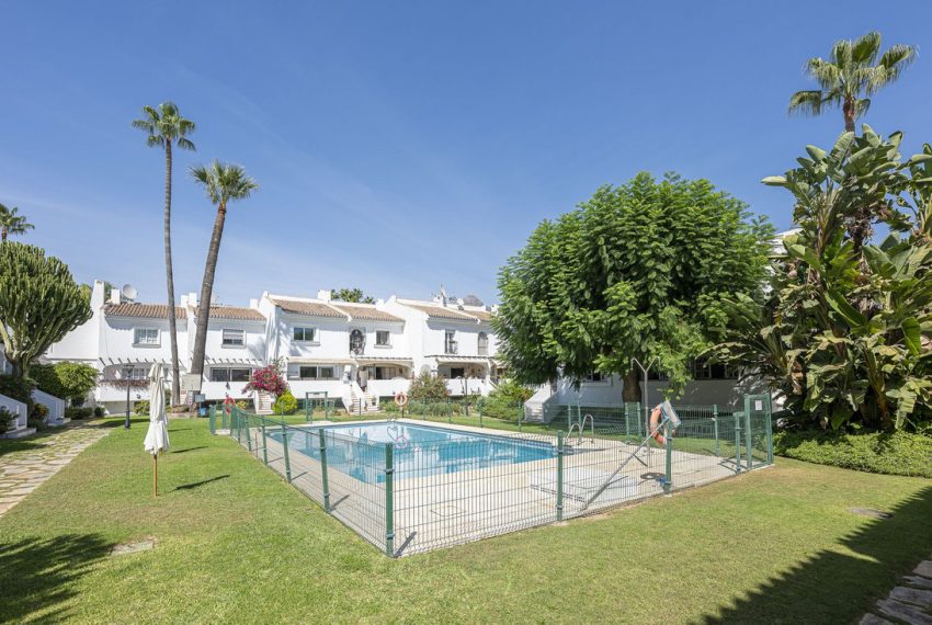 R5161273-Villa-For-Sale-Nueva-Andalucia-Semi-Detached-4-Beds-215-Built-16